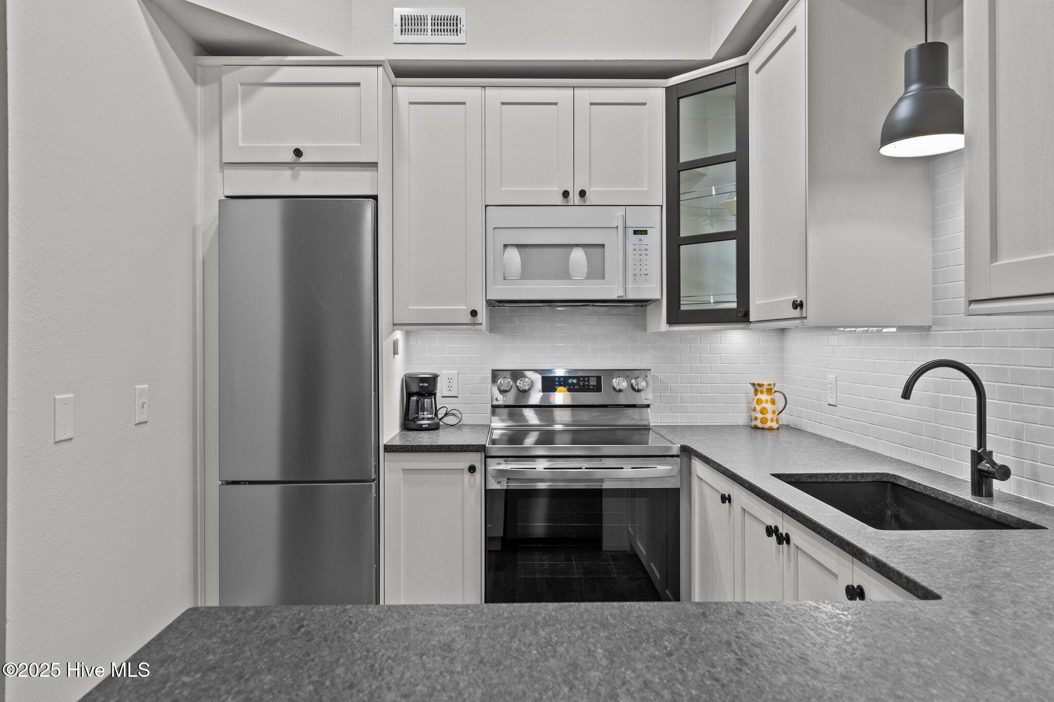 304 North Front Street, Unit J Wilmington, NC 28401 - Photo 14 of 50 13-web-or-mls-BTS07287