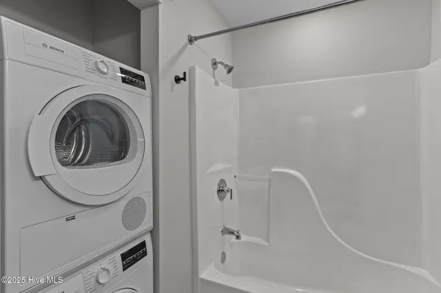 $1,500 | 304 North Front Street, Unit J, Wilmington, NC 28401