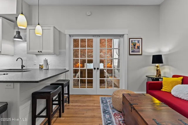 $1,500 | 304 North Front Street, Unit J, Wilmington, NC 28401