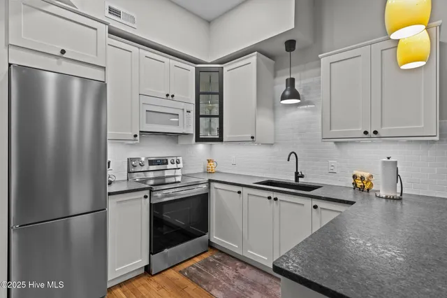 $1,500 | 304 North Front Street, Unit J, Wilmington, NC 28401