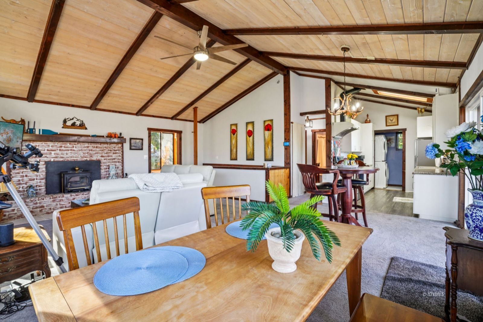 52440 Double View Drive Idyllwild, CA 92549 - Photo 9 of 37 Dining Area