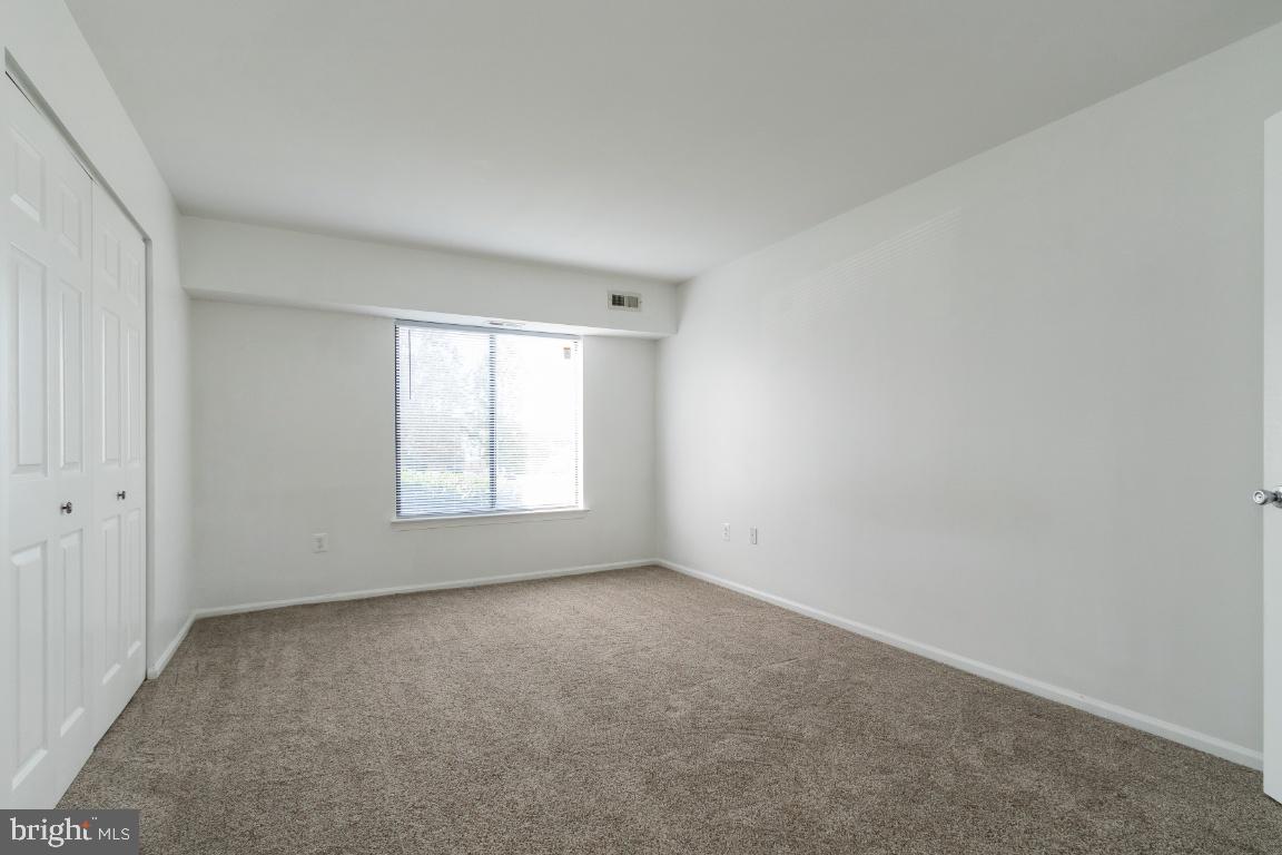 9565 Battery Heights Boulevard, Unit 101 Manassas, VA 20110 - Photo 19 of 32 MASTER BEDROOM