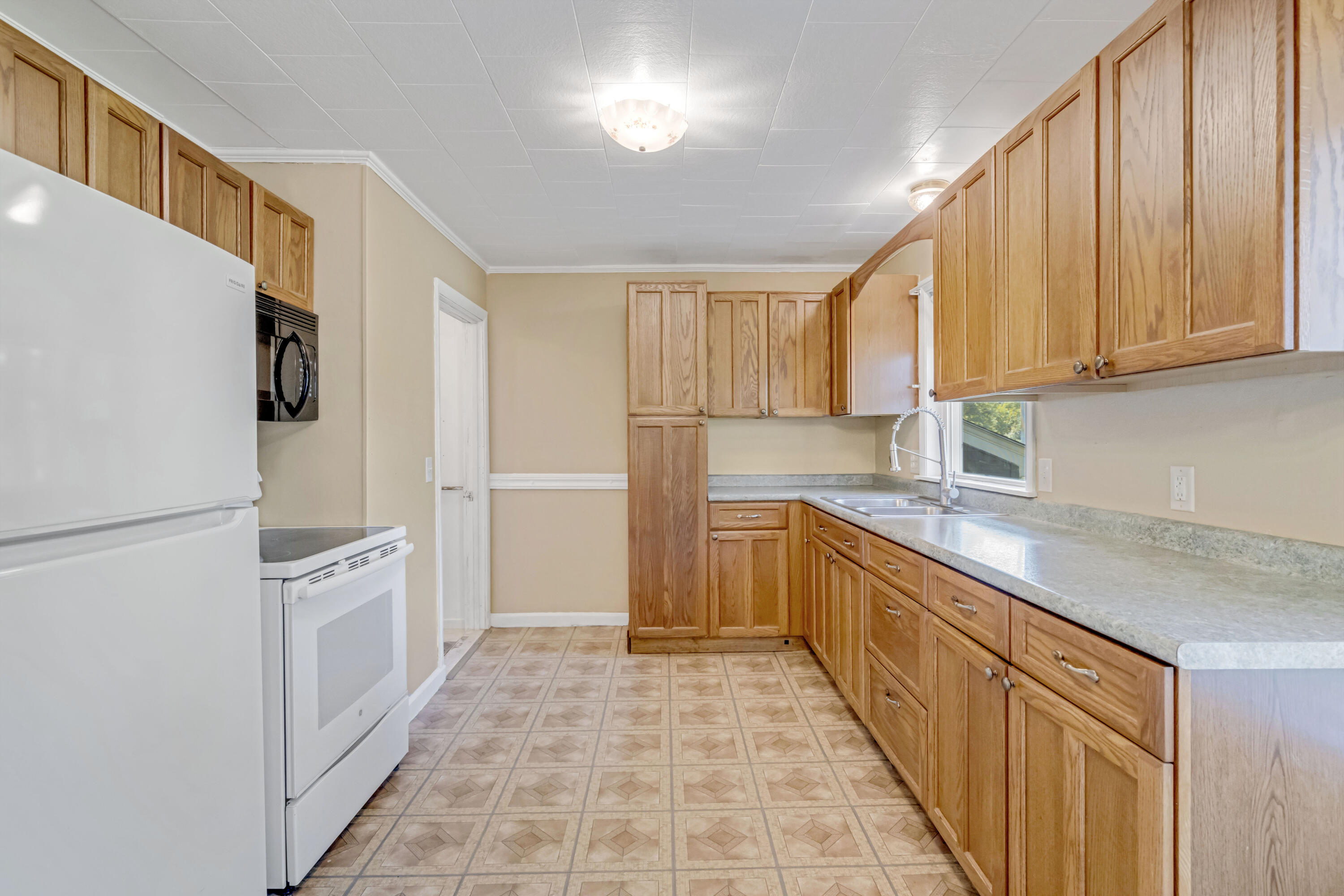 196 Stevens Mill Road Auburn, ME 04210 - Photo 2 of 49 Kitchen