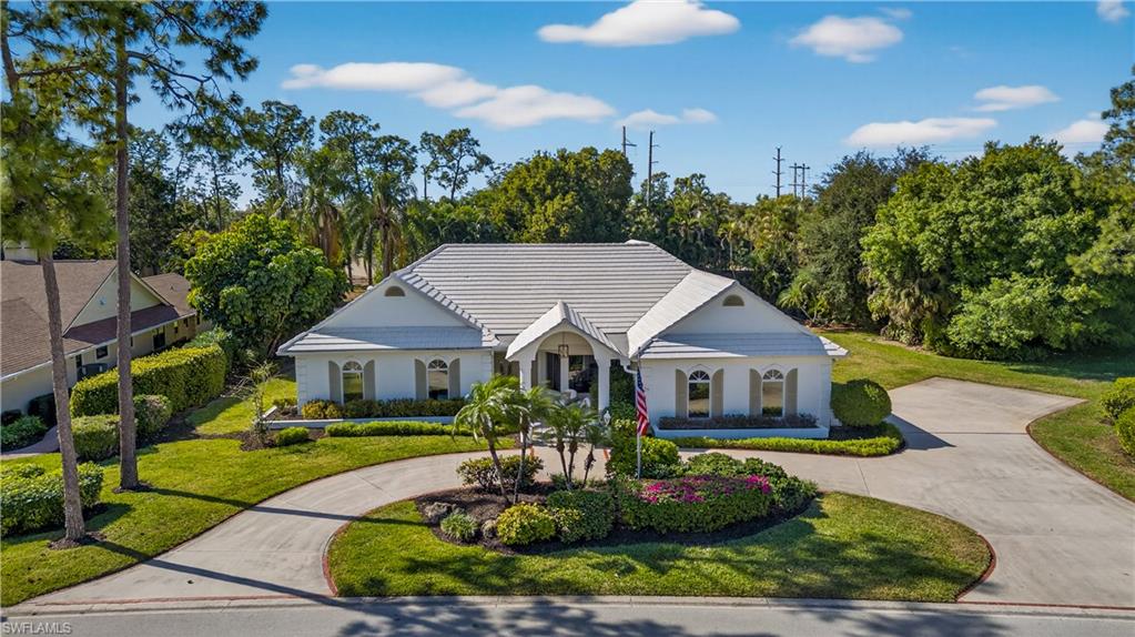 129 Edgemere Way South Naples, FL 34105 - Photo 4 of 50 Gallery Image 4