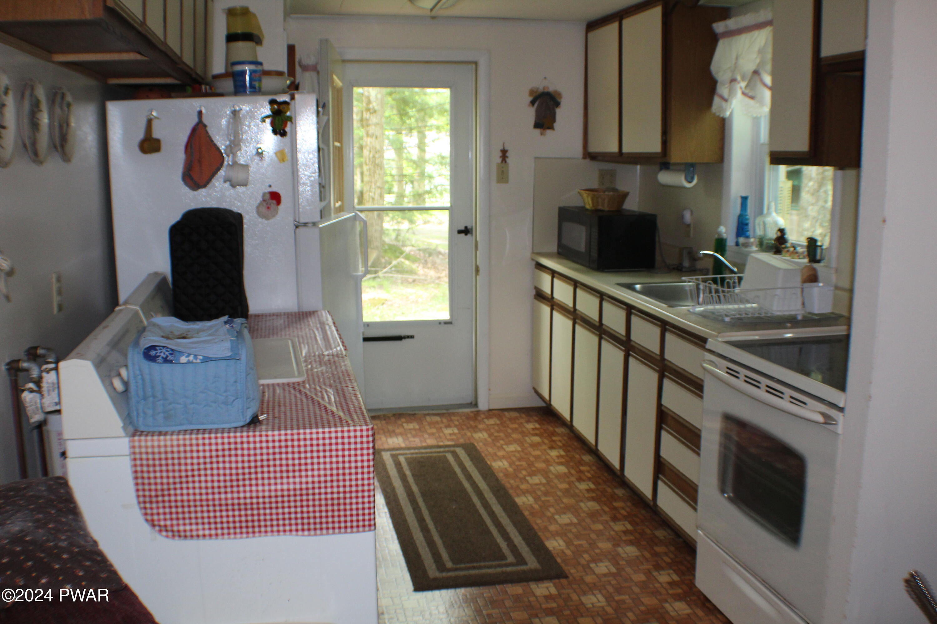 155 Perry Road Greentown, PA 18426 - Photo 3 of 23