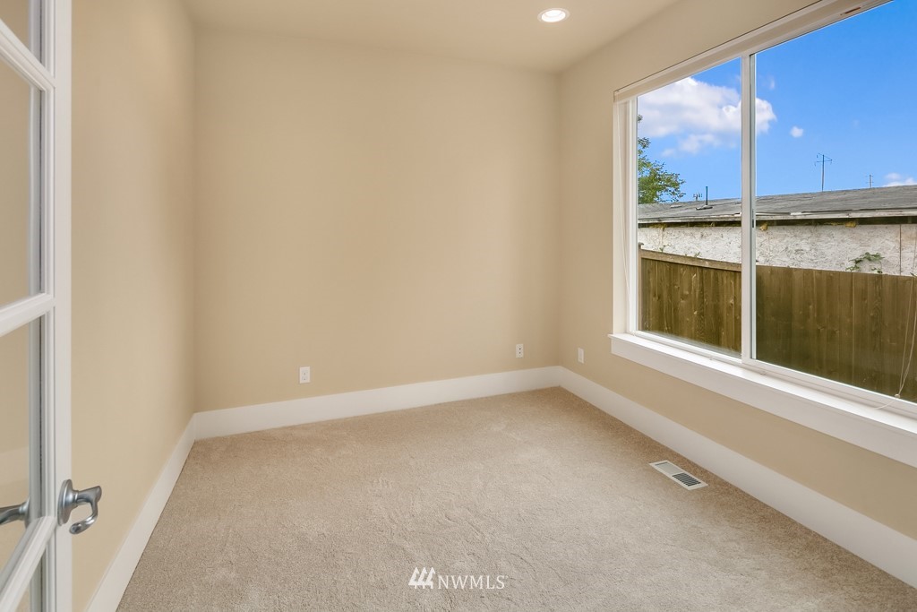 4212 Northeast 2nd Court Renton, WA 98059 - Photo 20 of 33 Gallery Image 20