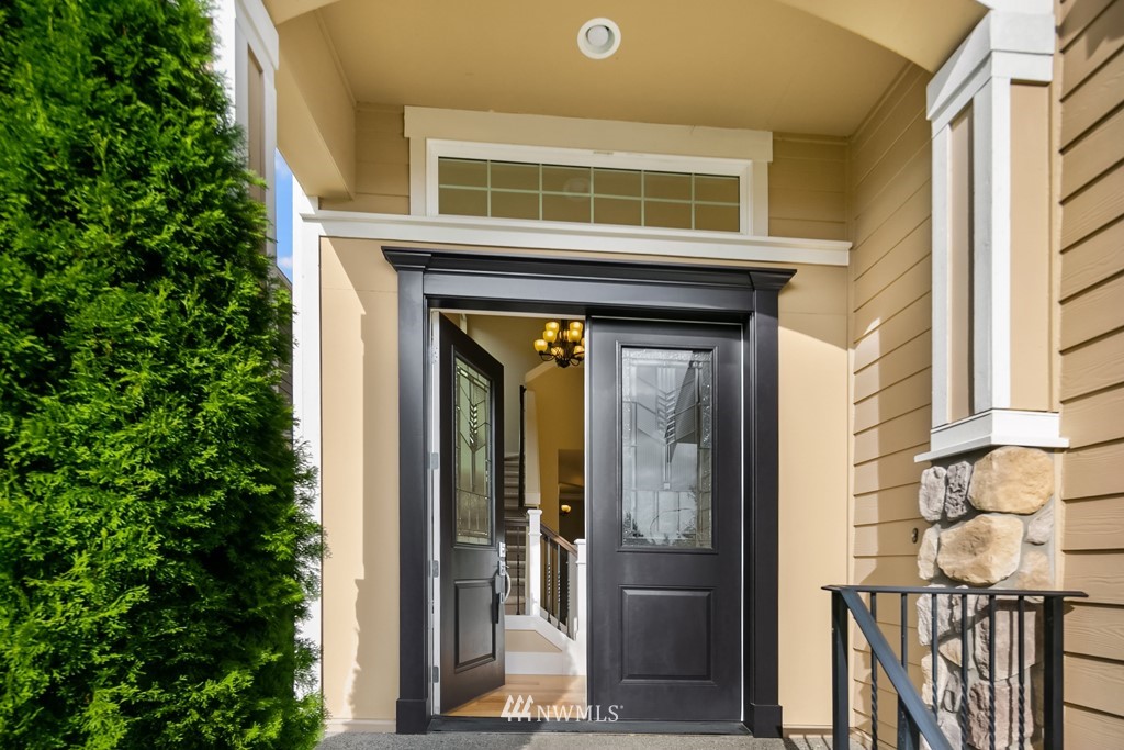 4212 Northeast 2nd Court Renton, WA 98059 - Photo 4 of 33 Gallery Image 4