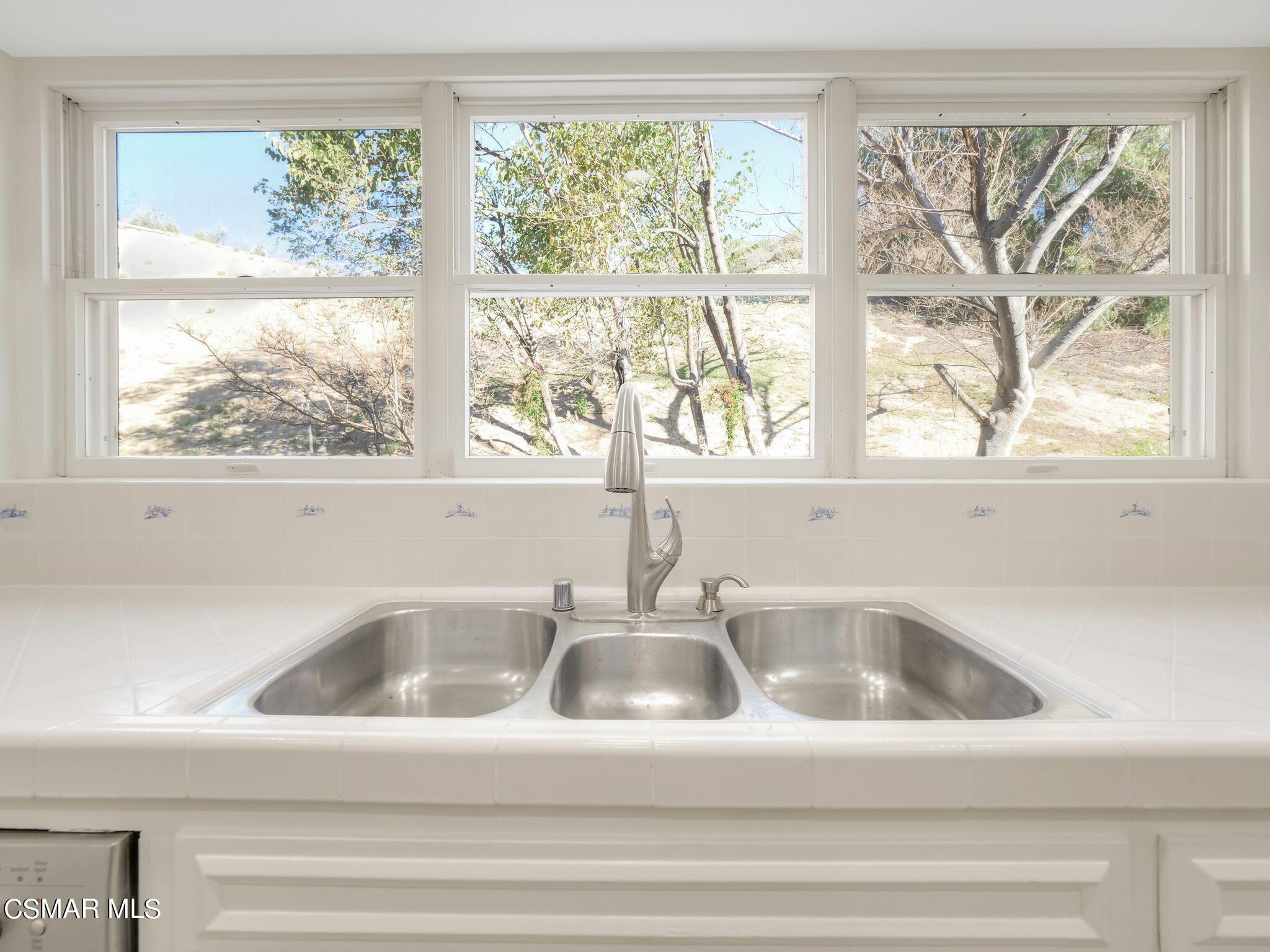 3255 Ditch Road Simi Valley, CA 93063 - Photo 18 of 60 Kitchen View