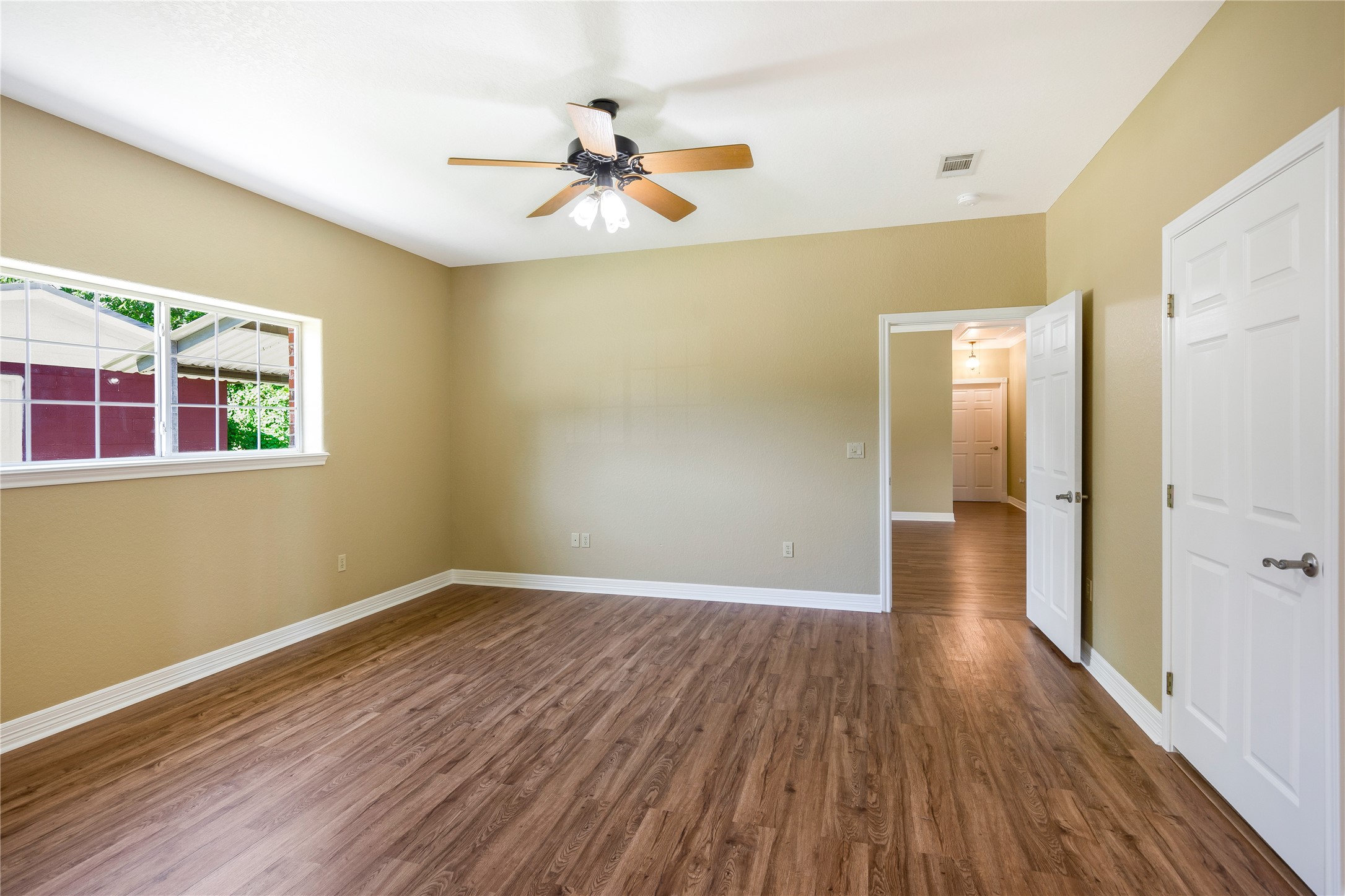 1112 Crenshaw Road Pasadena, TX 77504 - Photo 16 of 50 PRIMARY BEDROOM