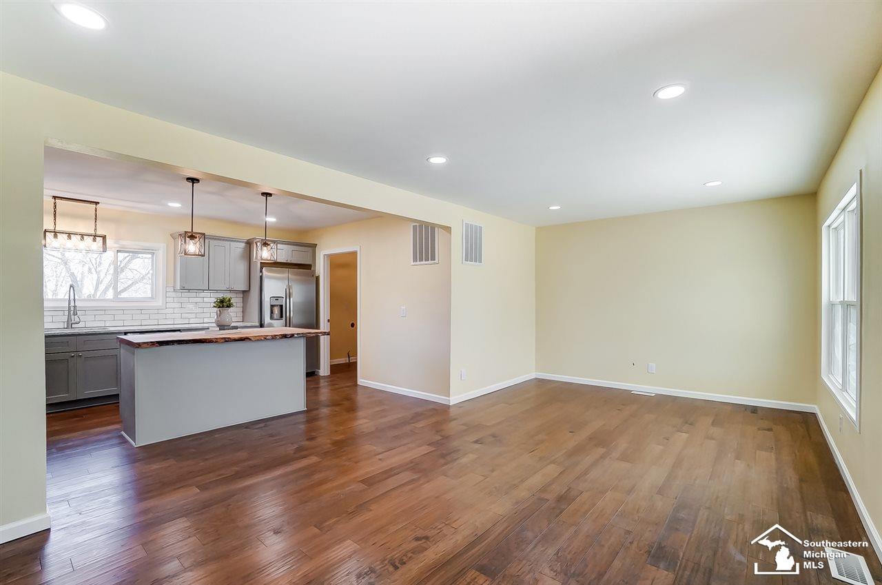 13254 Rosedale Boulevard Carleton, MI 48117 - Photo 8 of 49 50031107-7.JPG