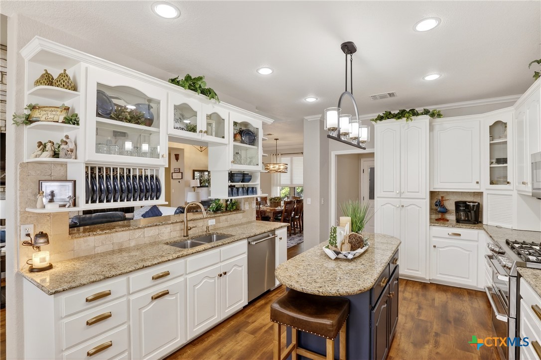 154 Quarry Point New Braunfels, TX 78132 - Photo 13 of 40 Kitchen