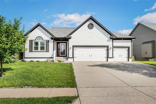 $414,900 | 150 Cherry Hills Circle, Gardner, KS 66030