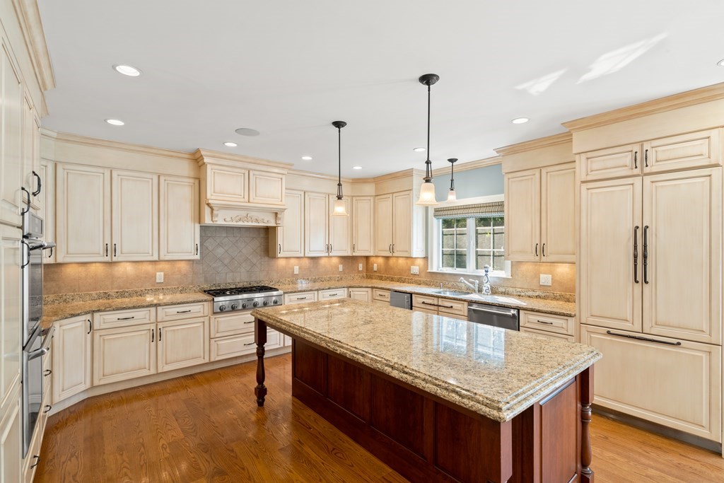 142 Grosvenor Road Needham, MA 02492 - Photo 7 of 21