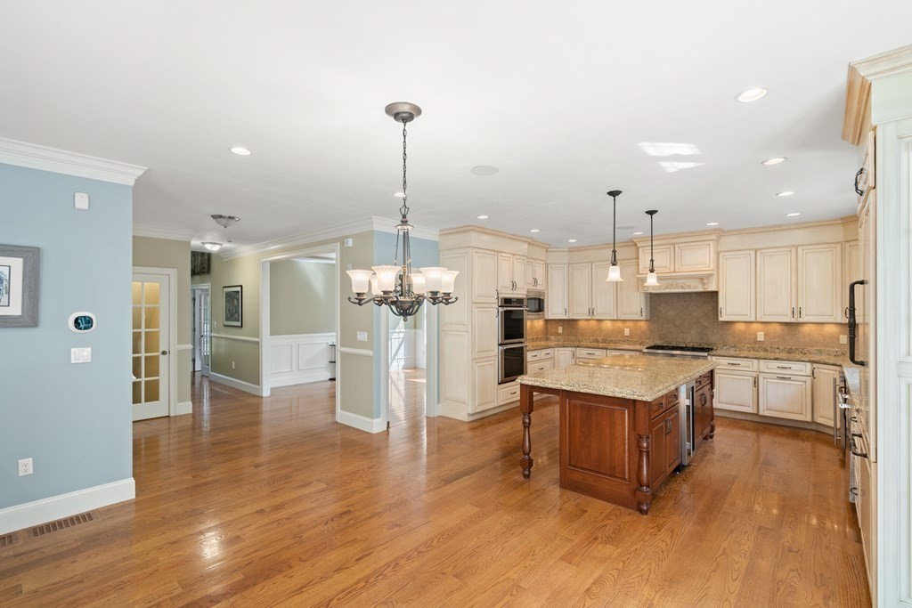 142 Grosvenor Road Needham, MA 02492 - Photo 10 of 21