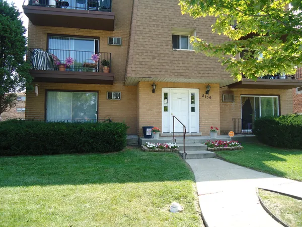 $1,375 | 8139 83rd Place, Unit 1E, Justice, IL 60458