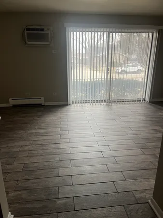 $1,375 | 8139 83rd Place, Unit 1E, Justice, IL 60458