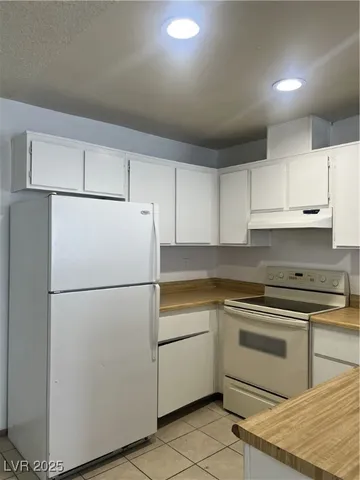$1,000 | 1926 Nebula Drive, Unit 283, Las Vegas, NV 89115