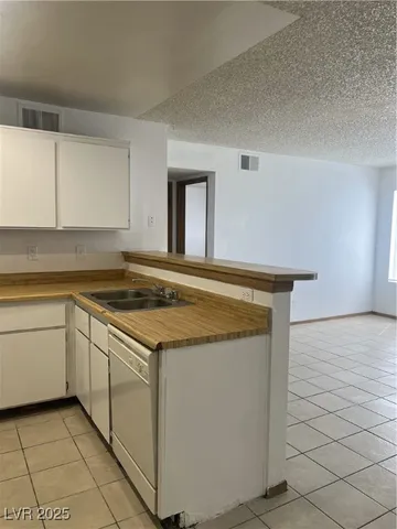 $1,000 | 1926 Nebula Drive, Unit 283, Las Vegas, NV 89115