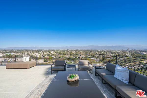 $2,745,000 | 11725 Laurelwood Drive, Studio City, CA 91604