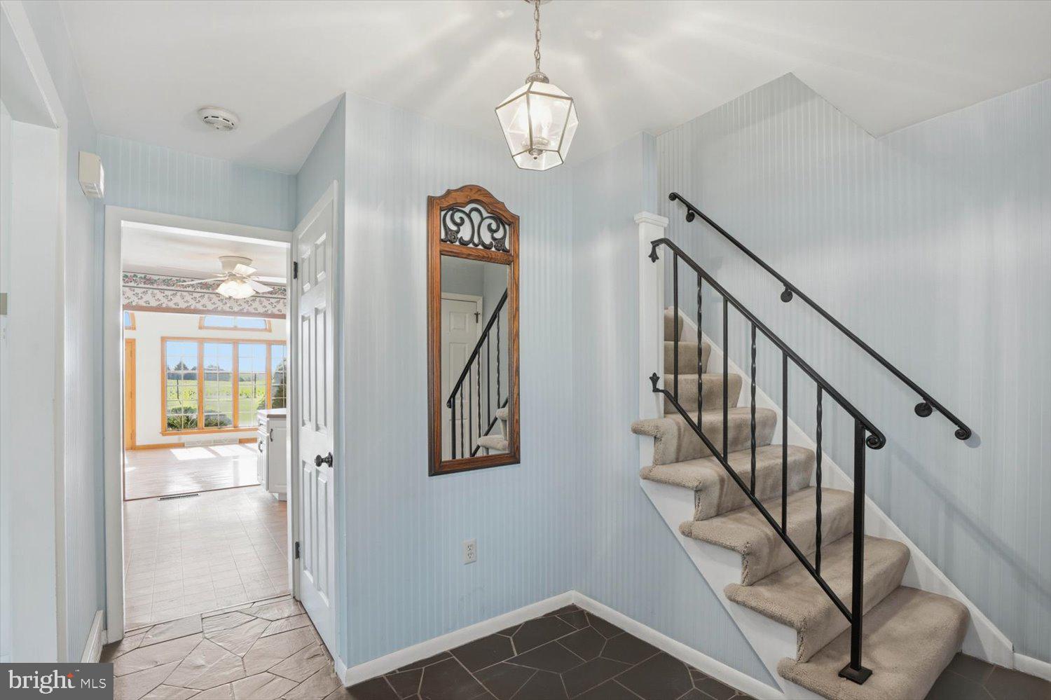 387 Yorktown Road Hershey, PA 17033 - Photo 4 of 43
