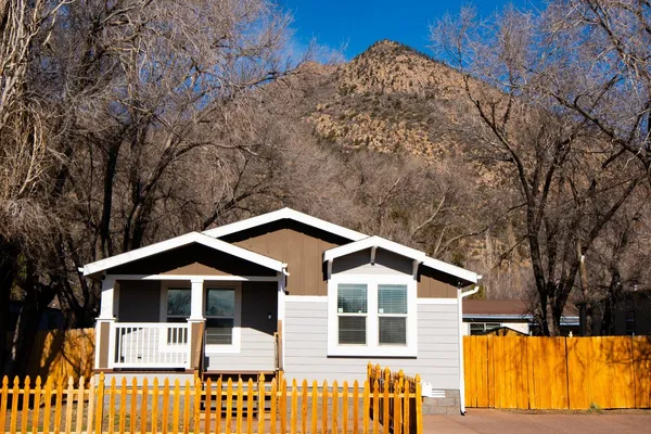 $2,300 | 3950 East Philip Avenue, Flagstaff, AZ 86004