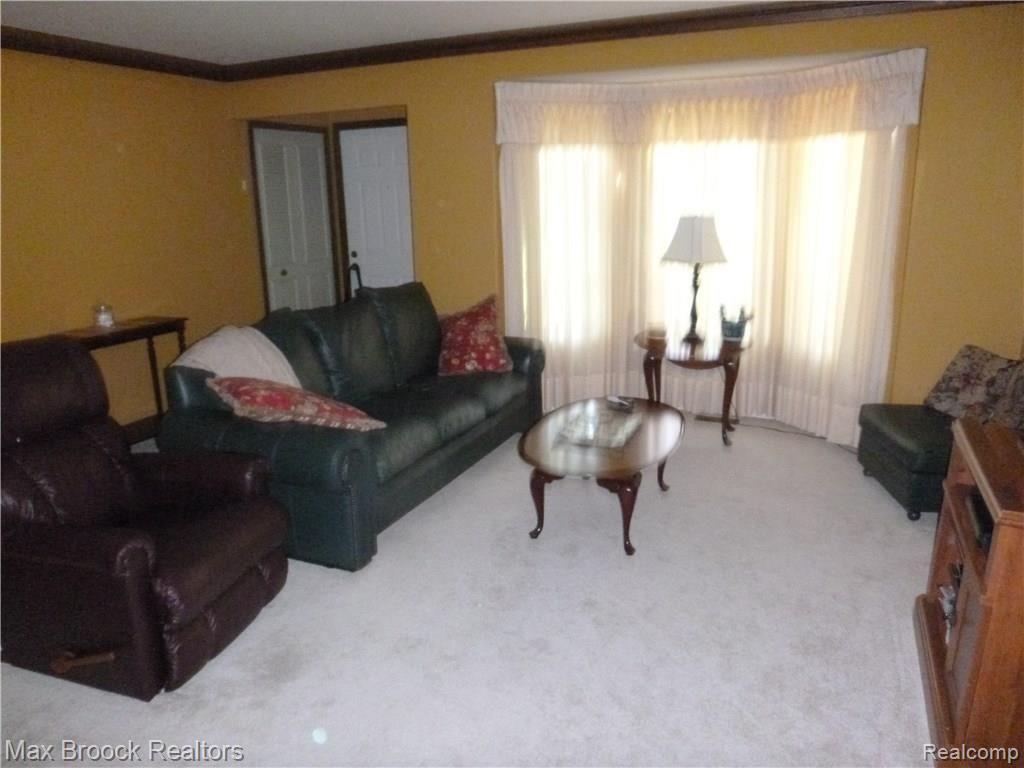 150 Meadow Ln Circle, Unit 24 Rochester, MI 48307 - Photo 6 of 11 004.JPG