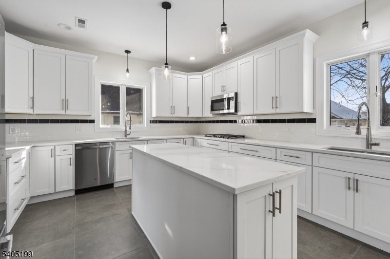 6 River Road Elmwood Park, NJ 07407 - Photo 9 of 31