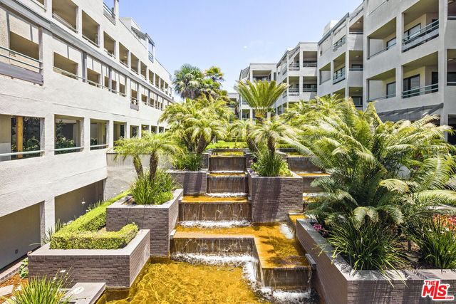 a picture of a bench in the back