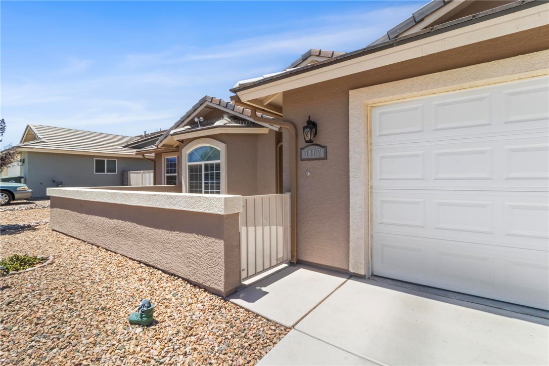 3897 Easy Street Kingman, AZ 86409 - Photo 2 of 53 a front view of a house with a wooden fence