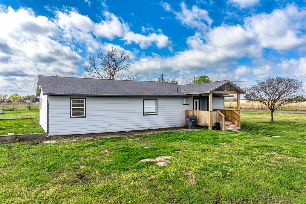 500 County Road 3724 Wills Point, TX 75169 - Photo 2 of 32 a view of a house with a yard