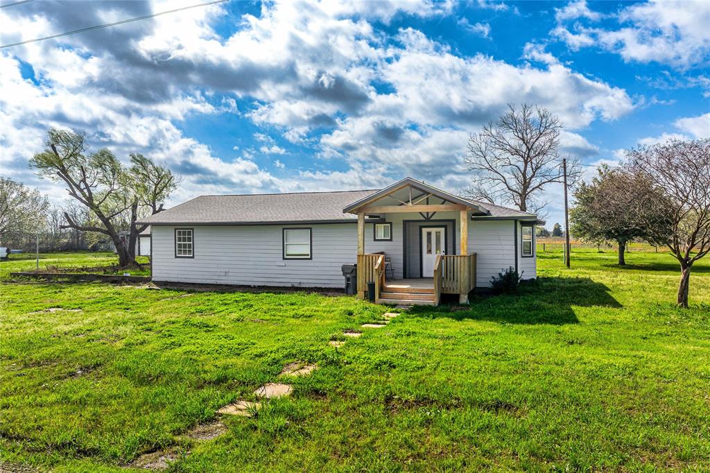500 County Road 3724 Wills Point, TX 75169 - Photo 3 of 32 a view of a house with a yard