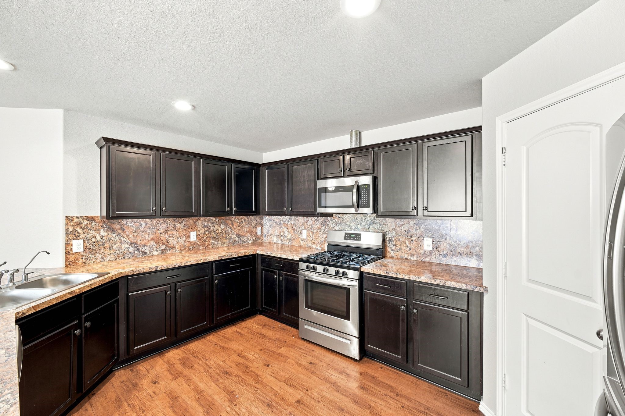15411 Cielo Azul Lane Channelview, TX 77530 - Photo 9 of 29 Large Kitchen ample counter space