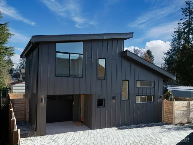 $875,000 | 11740 Phinney Avenue North, Seattle, WA 98133