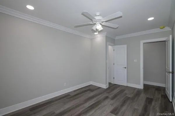 $3,345 | 142 Covert Avenue, Unit J3, Floral Park, NY 11001