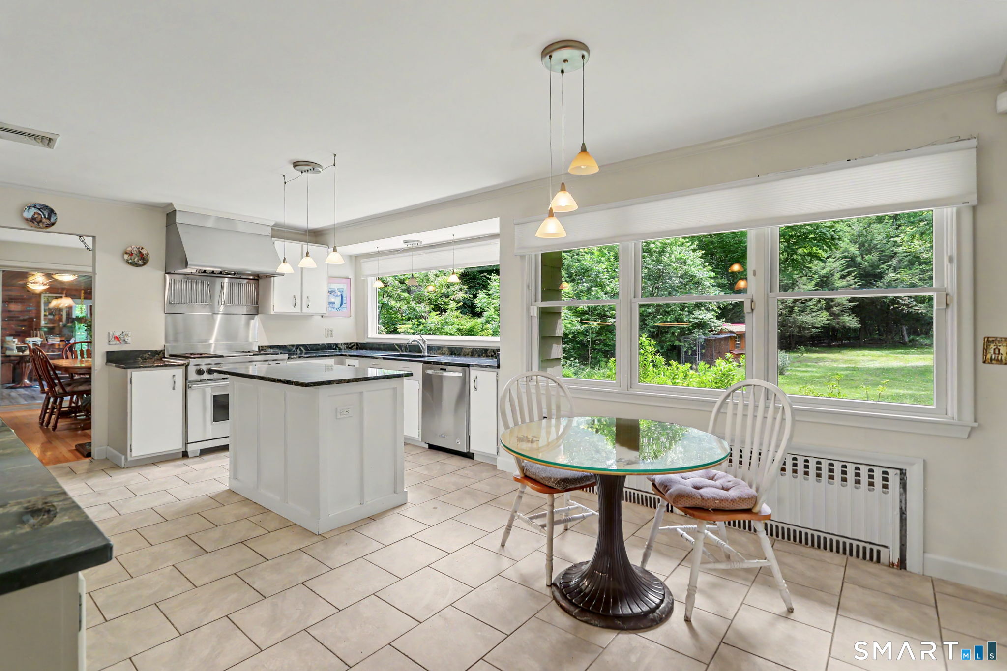 215 Hillfield Road Hamden, CT 06518 - Photo 4 of 36