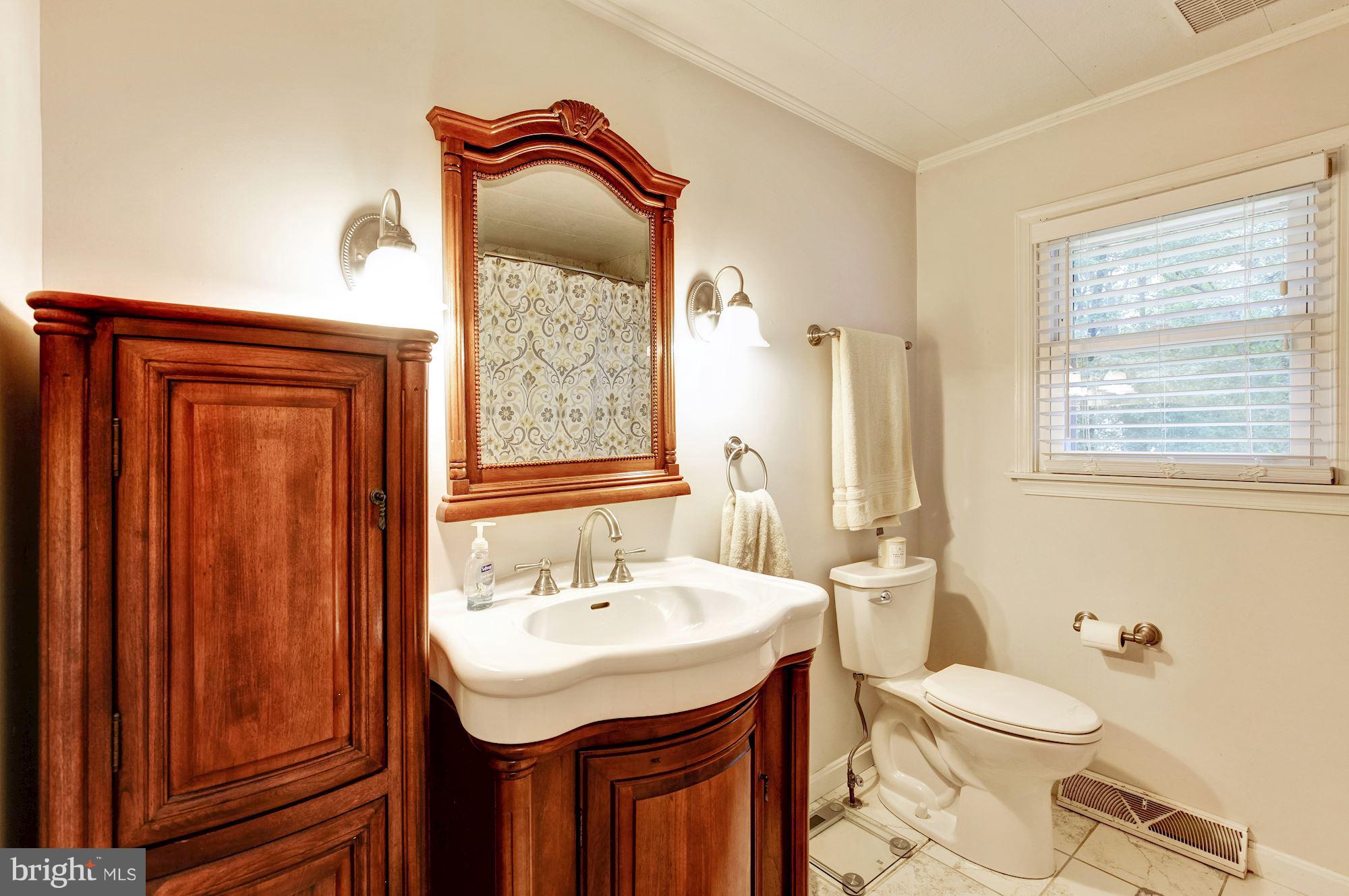 6209 Brooklyn Bridge Road Laurel, MD 20707 - Photo 22 of 28 Hallway Full Bath