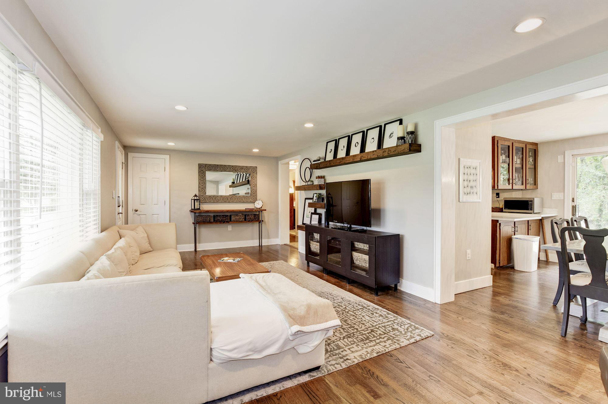 6209 Brooklyn Bridge Road Laurel, MD 20707 - Photo 7 of 28 Open space to dining room!