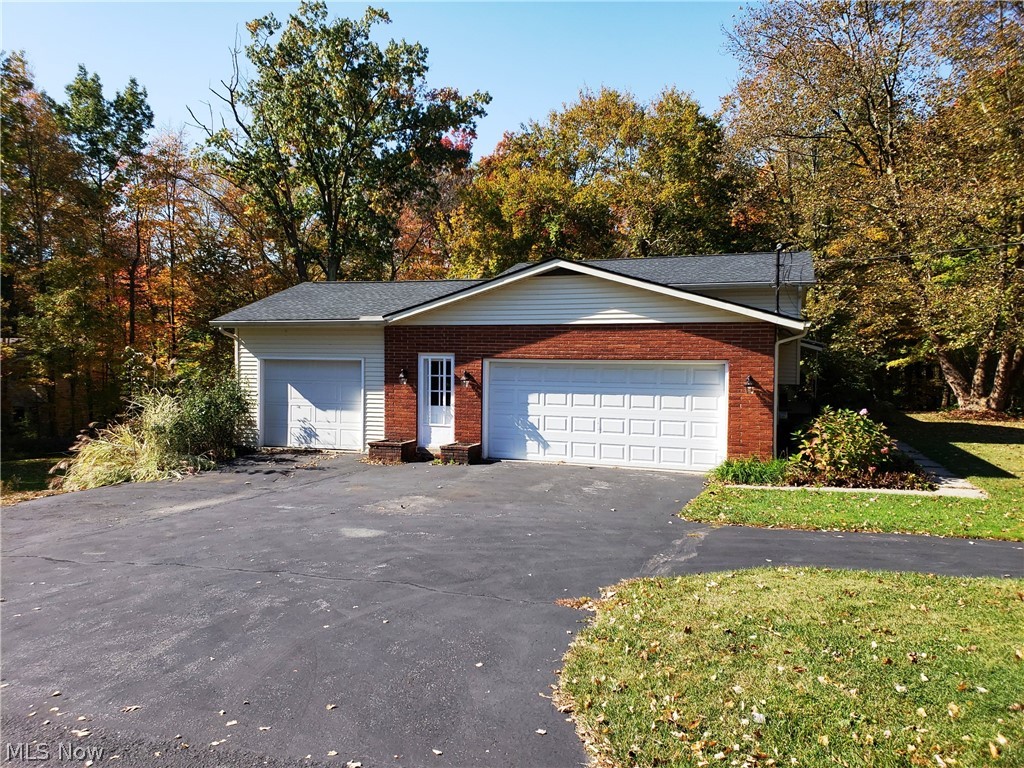 4450 Ridgewood Road Akron, OH 44321 - Photo 3 of 31