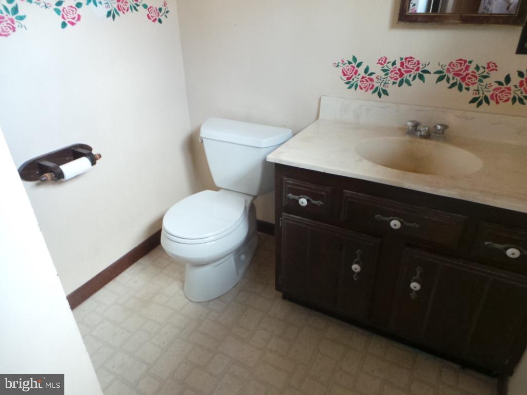 14019 Winchester Grade Road Berkeley Springs, WV 25411 - Photo 17 of 60 Gallery Image 17