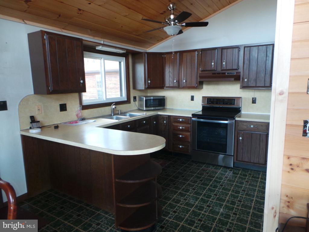 14019 Winchester Grade Road Berkeley Springs, WV 25411 - Photo 3 of 60 Gallery Image 3