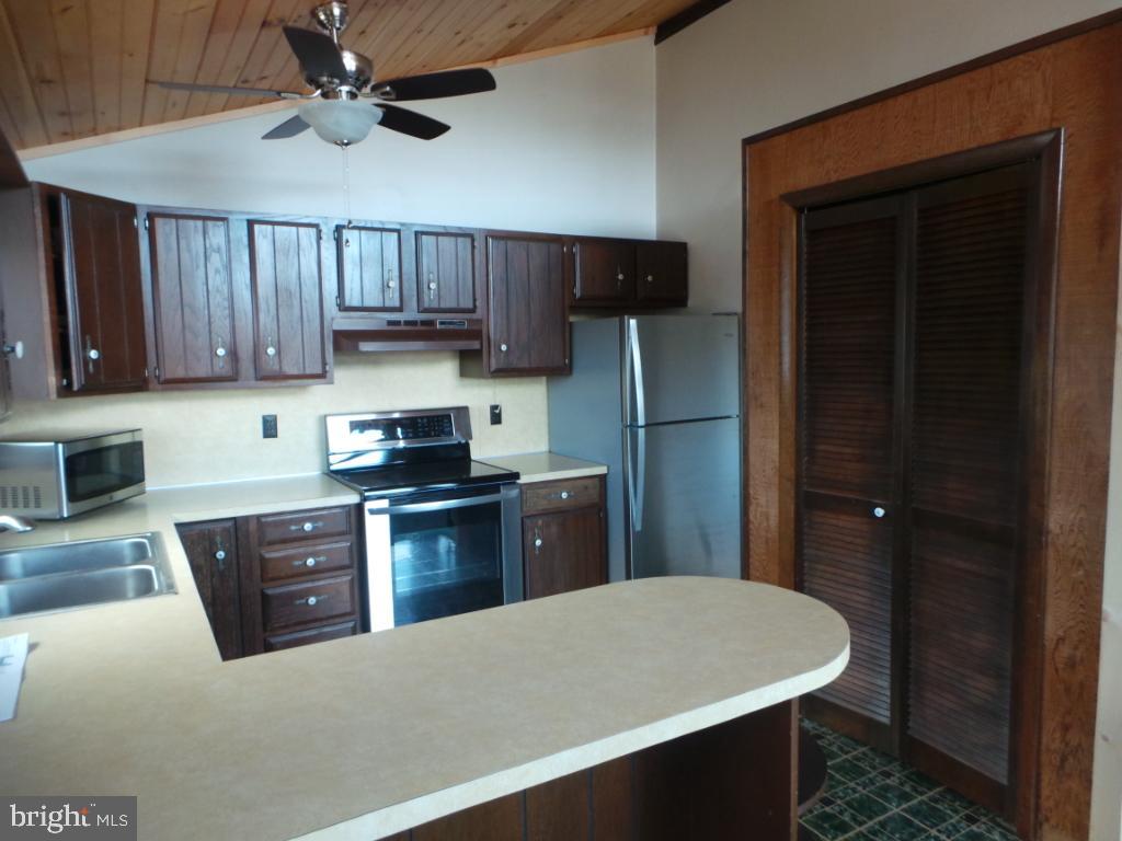 14019 Winchester Grade Road Berkeley Springs, WV 25411 - Photo 4 of 60 Gallery Image 4