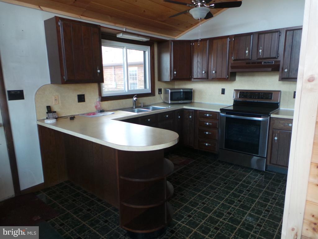 14019 Winchester Grade Road Berkeley Springs, WV 25411 - Photo 5 of 60 Gallery Image 5