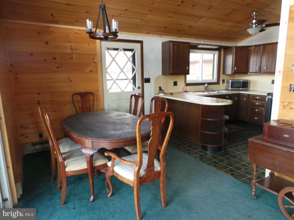 14019 Winchester Grade Road Berkeley Springs, WV 25411 - Photo 9 of 60 Gallery Image 9