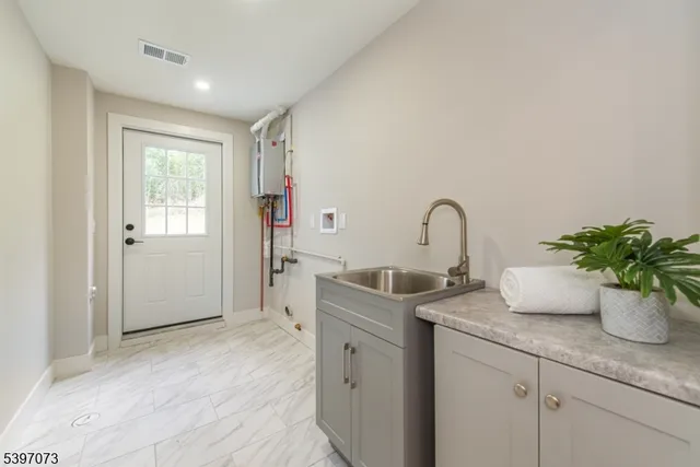 $979,900 | 9 Dorothy Drive, Morristown, NJ 07960