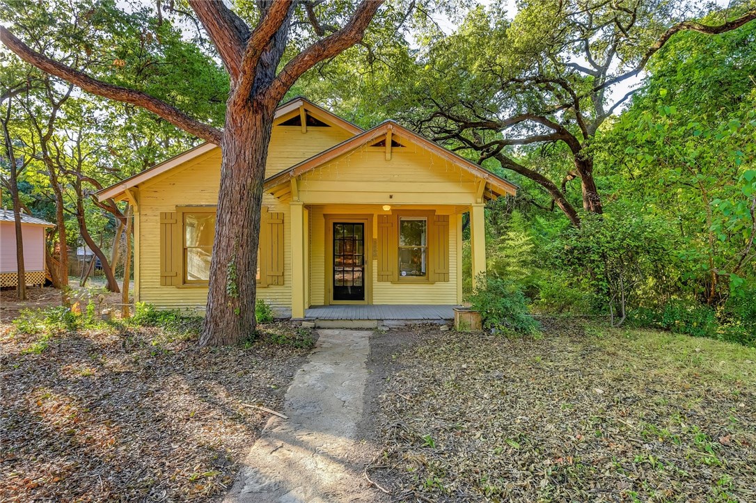 Cute Home with Live Oaks next to Park with Creek in Back