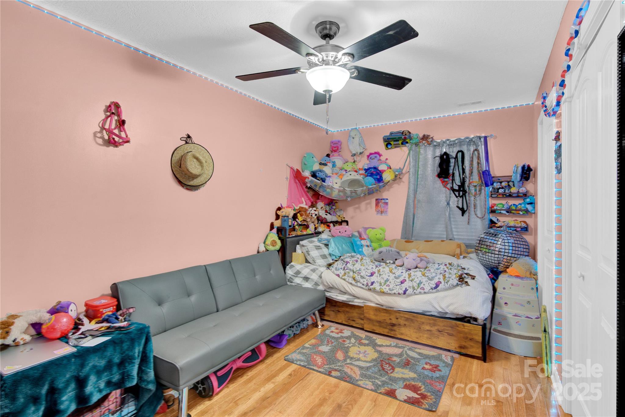 1659 Buffett Circle Hickory, NC 28602 - Photo 28 of 46 a living room with furniture