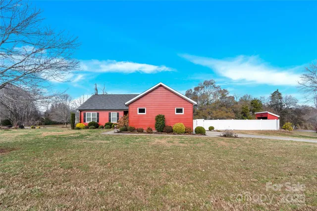 $455,000 | 1659 Buffett Circle, Hickory, NC 28602