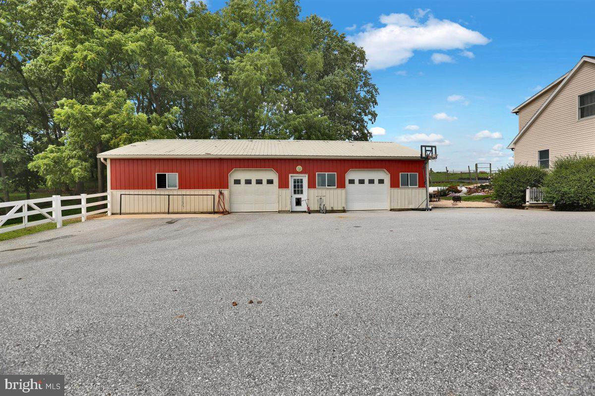942 Valley Road Quarryville, PA 17566 - Photo 4 of 70 Gallery Image 4