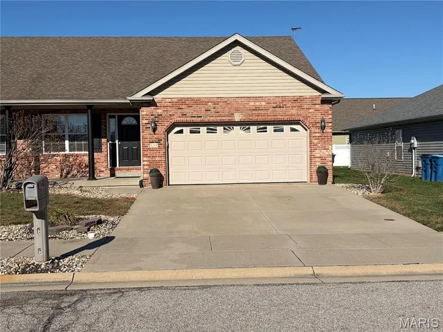 $279,900 | 55 Bridgewater Lane, Unit B, Highland, IL 62249