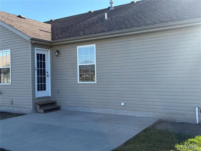 $279,900 | 55 Bridgewater Lane, Unit B, Highland, IL 62249